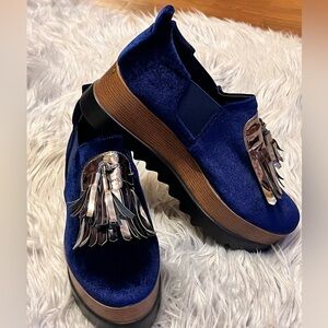 Love mark  Royal blue velvet  light weight women’s size 7.5